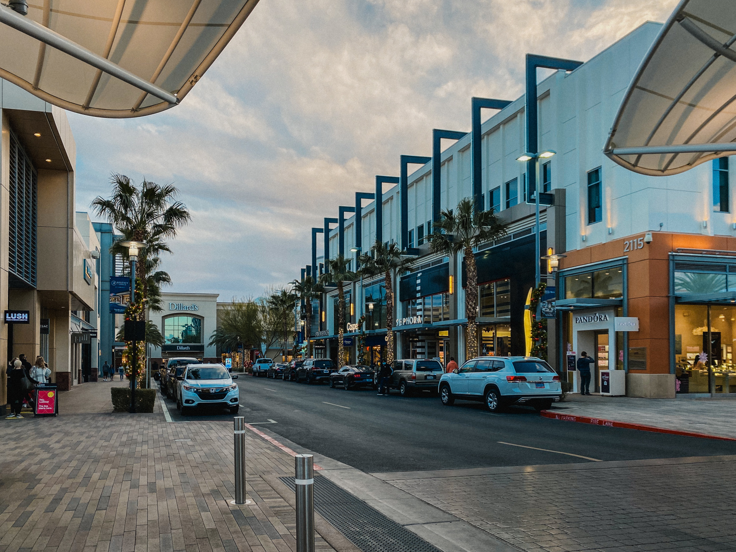 Oakley shop downtown summerlin