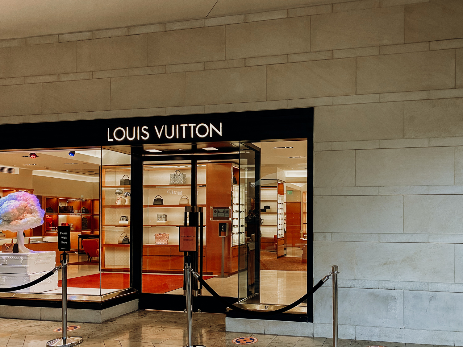 Fashion Show Mall - Louis Vuitton Store